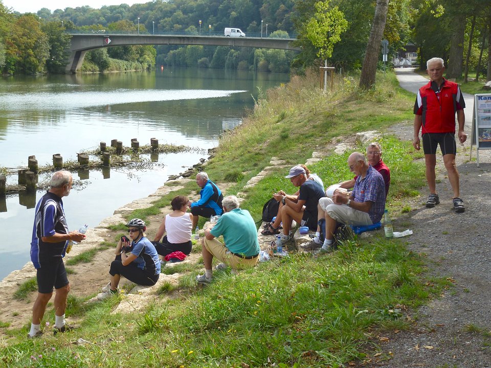 008.jpg - Mittagspause am Neckar